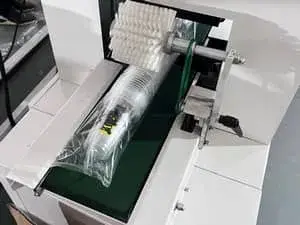 Cups discharge conveyer